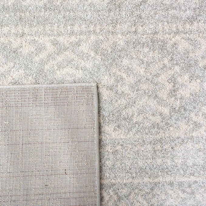 SAFAVIEH Tulum Collection Area Rug - 5' Square, Light Grey & Ivory, Moroccan Boho Tribal Design, Non-Shedding & Easy to Clean, Ideal for Living Room, Bedroom, Dining Space (TUL272F)
