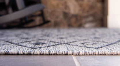 Unique Loom Outdoor Trellis Collection Area Rug - Tribal Trellis (7' 1" x 10' Rectangle, Gray/ Black)