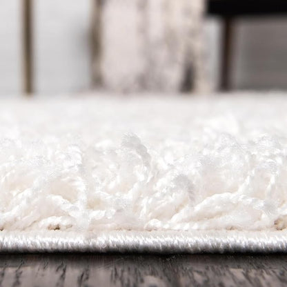 Unique Loom Solid Shag Collection Area Rug (6' 1" Octagon, Snow White)