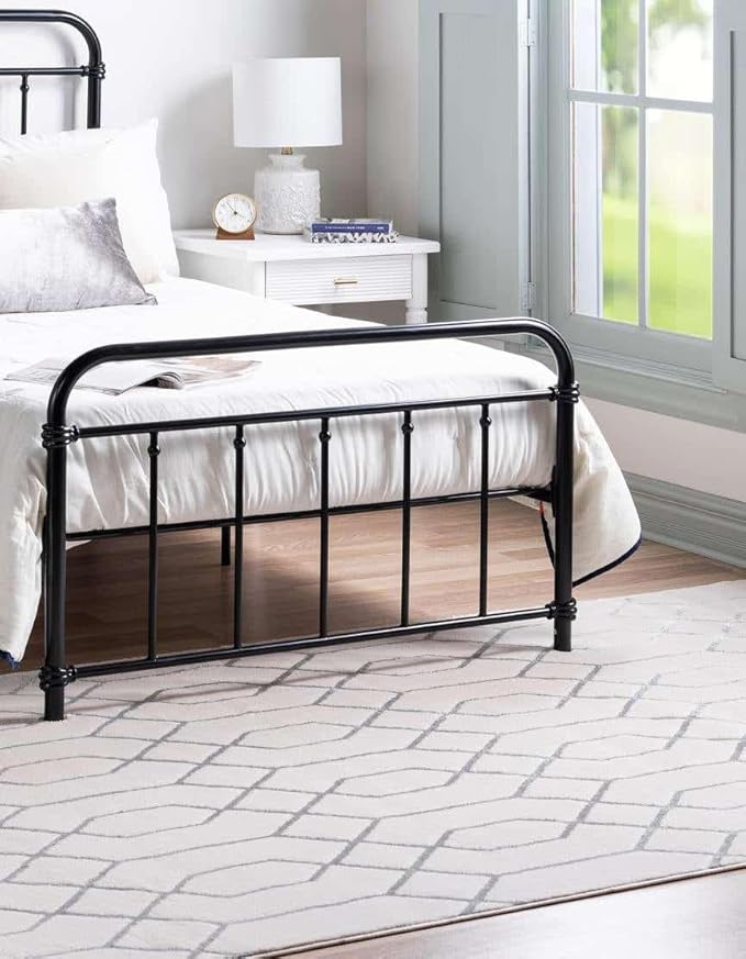 Unique Loom Glam Collection Area Rug - Trellis (6' 1" x 9' Rectangle, White Silver/ Silver)