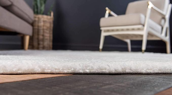 Unique Loom Solo Collection Area Rug - Calabasas (2' 2" x 3' 1" Rectangle, Snow White)