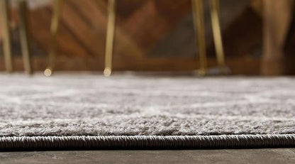 Rugs.com Lattice Frieze Collection Rug – 5' Round Light Gray Medium Rug Perfect for Kitchens, Dining Rooms
