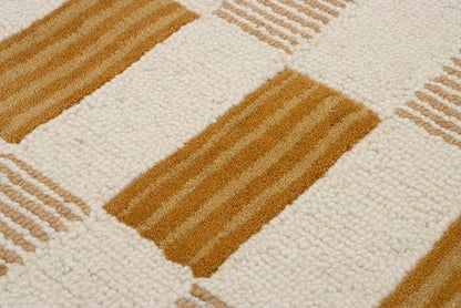 Hand-Tufted Wool Area Rug with Scalloped Edges, Neutral Beige Plaid Pattern, Cozy Soft Accent Rug for Living Room, Bedroom, and Nursery, Handmade Decorative Carpet, 1x1 Ft (Sample)