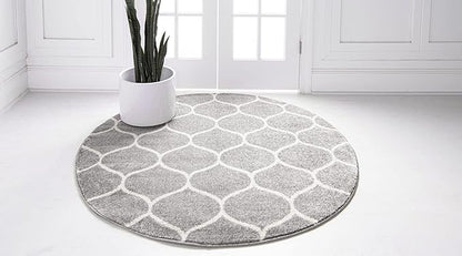 Rugs.com Lattice Frieze Collection Rug – 4' Round Light Gray Medium Rug Perfect for Kitchens, Dining Rooms