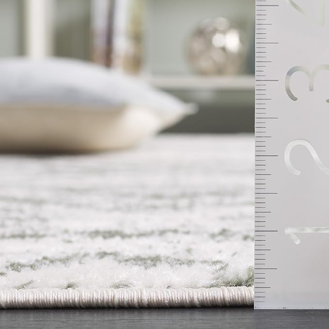 SAFAVIEH Adirondack Collection Area Rug - 5'1" x 7'6", Ivory & Dark Green, Geometric Design, Non-Shedding & Easy Care, Ideal for High Traffic Areas in Living Room, Bedroom, Dining (ADR131W-5)