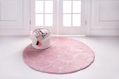 Rugs.com Lattice Frieze Collection Rug – 5' Round Light Pink Medium Rug Perfect for Kitchens, Dining Rooms