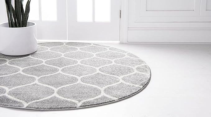 Rugs.com Lattice Frieze Collection Rug – 4' Round Light Gray Medium Rug Perfect for Kitchens, Dining Rooms