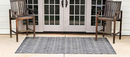 Unique Loom Outdoor Trellis Collection Area Rug - Tribal Trellis (7' 1" x 10' Rectangle, Charcoal Gray/ Natural)