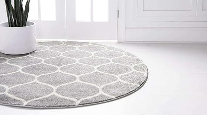 Rugs.com Lattice Frieze Collection Rug – 5' Round Light Gray Medium Rug Perfect for Kitchens, Dining Rooms