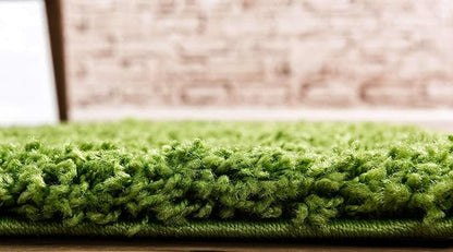 Unique Loom Solid Shag Collection Area Rug (2' 6" x 16' 5" Runner, Grass Green)