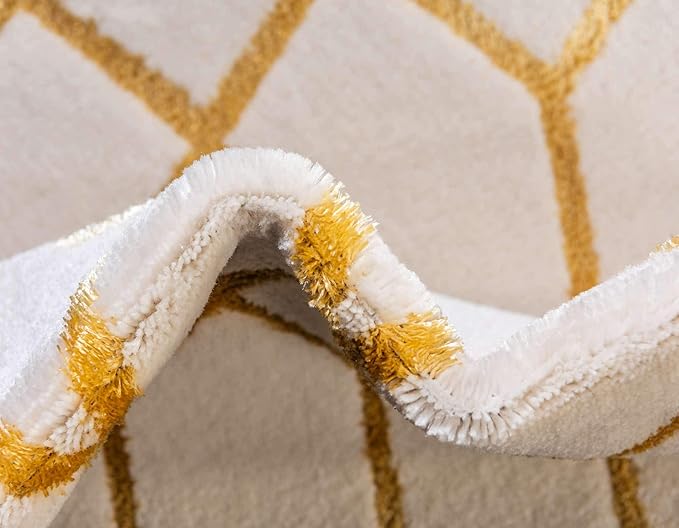 Unique Loom Marilyn Monroe Glam Collection Area Rug - Trellis (5' 3' x 8' Rectangle, White Gold/ Gold)