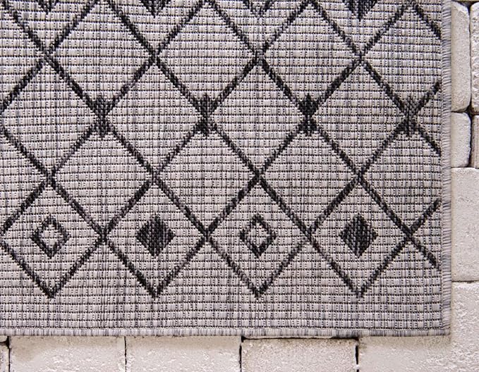 Unique Loom Outdoor Trellis Collection Area Rug - Tribal Trellis (6' 1" x 9' Rectangle, Gray/ Black)