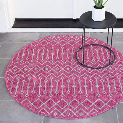 Unique Loom Outdoor Trellis Collection Area Rug - Tribal Trellis (4' 1" Round, Fuschia/ Gray)
