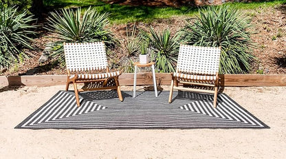 Unique Loom Sabrina Soto Outdoor Collection Geometric, Modern, Vibrant, Carved Area Rug (5' 0 x 8' 0 Rectangular, Black/ Ivory)