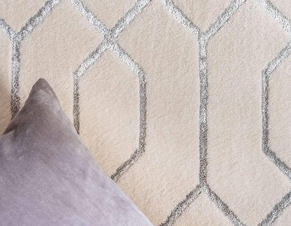 Unique Loom Marilyn Monroe Glam Collection Area Rug - Trellis (2' x 10' Runner, White Silver/ Silver)