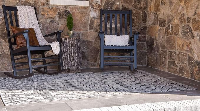 Unique Loom Outdoor Trellis Collection Area Rug - Tribal Trellis (7' 1" x 10' Rectangle, Gray/ Black)