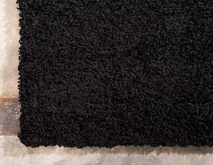 Unique Loom Solid Shag Collection Area Rug (4' 1" x 6' 1" Rectangle, Jet Black)