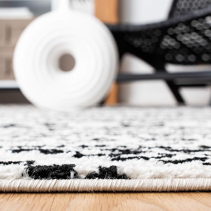 SAFAVIEH Tulum Collection Runner Rug - 2' x 7', Ivory & Black, Moroccan Boho Tribal Design, Non-Shedding & Easy to Clean, Ideal for Living Room, Hallway, Foyer, Entryway, Bedroom (TUL272B)