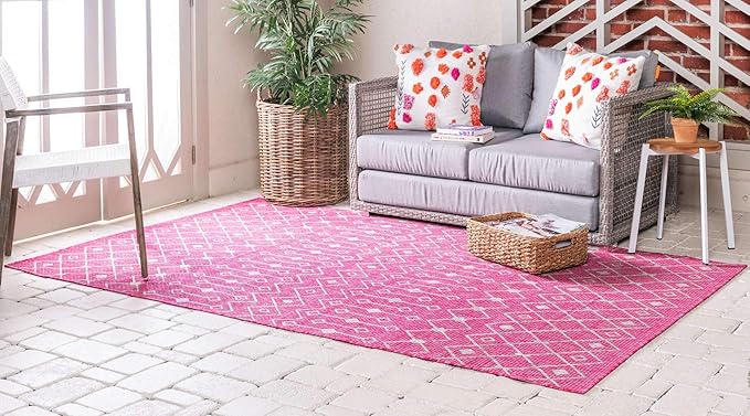 Unique Loom Outdoor Trellis Collection Area Rug - Tribal Trellis (4' 1" x 6' 1" Rectangle, Fuschia/ Gray)