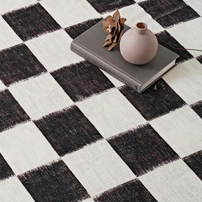 EVERGRACE Checkered Plaid Area Rug 6x9, Soft Faux Wool Rugs Washable Anti Slip Rugs Large Rug Carpet for Entryway Bedroom Living Room Hallway Kitchen and Laundry Room, Black and White