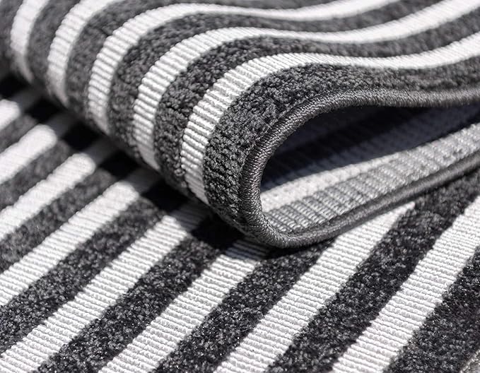 Unique Loom Sabrina Soto Outdoor Collection Geometric, Modern, Vibrant, Carved Area Rug (8' 0 x 8' 0 Round, Black/ Ivory)