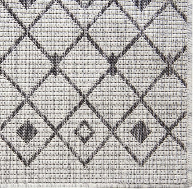 Unique Loom Outdoor Trellis Collection Area Rug - Tribal Trellis (5' 3" Square, Gray/ Black)