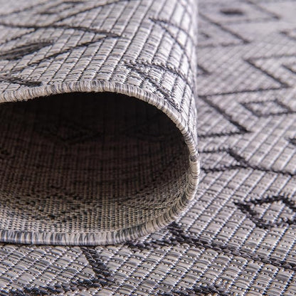 Unique Loom Outdoor Trellis Collection Area Rug - Tribal Trellis (3' 3" x 5' 3" Rectangle, Gray/ Black)