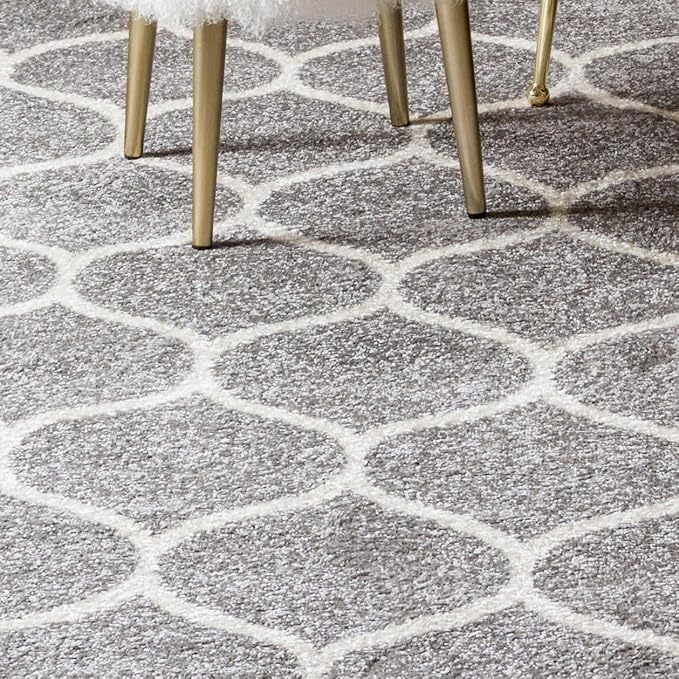 Rugs.com Lattice Frieze Collection Rug – 6' x 9' Light Gray Medium Rug Perfect for Living Rooms, Large Dining Rooms, Open Floorplans
