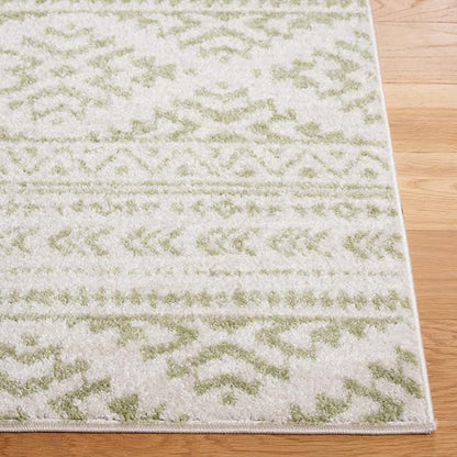 SAFAVIEH Area Rug 6x9 - Tulum Collection - Ivory & Sage, Moroccan Boho Tribal Design, Non-Shedding & Easy to Clean, Ideal for Living Room, Bedroom, Dining Space (TUL272H)