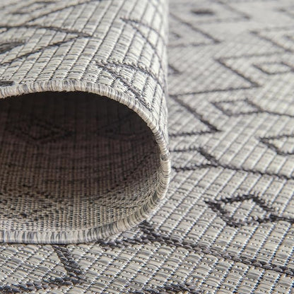 Unique Loom Outdoor Trellis Collection Area Rug - Tribal Trellis (5' 3" Octagon, Gray/ Black)