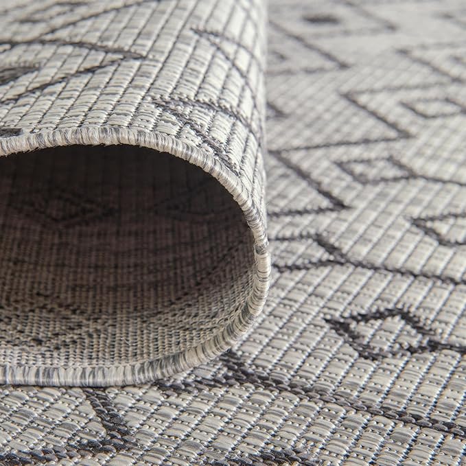 Unique Loom Outdoor Trellis Collection Area Rug - Tribal Trellis (3' 3" x 5' 3" Oval, Gray/ Black)