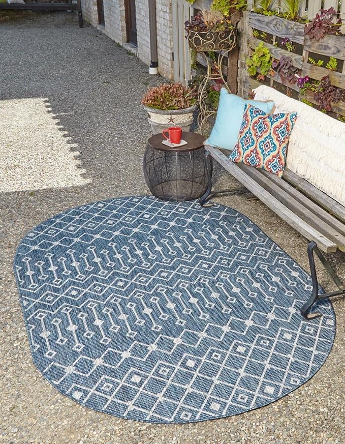 Unique Loom Outdoor Trellis Collection Area Rug - Tribal Trellis (4' 1" x 6' 1" Oval, Blue/ Ivory)