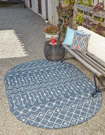 Unique Loom Outdoor Trellis Collection Area Rug - Tribal Trellis (3' 3" x 5' 3" Oval, Blue/ Ivory)