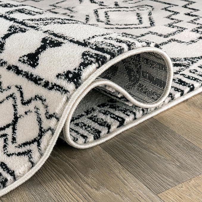Rugshop Cream and Black Southwestern Tribal Area Rug – Boho Geometric Diamond Pattern Carpet for Living Room, Bedroom, or Entryway – Soft Modern Rustic Floor Décor 2' x 3' Cream