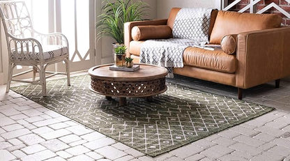 Unique Loom Outdoor Trellis Collection Area Rug - Tribal Trellis (7' 1" x 10' Rectangle, Green/ Natural)