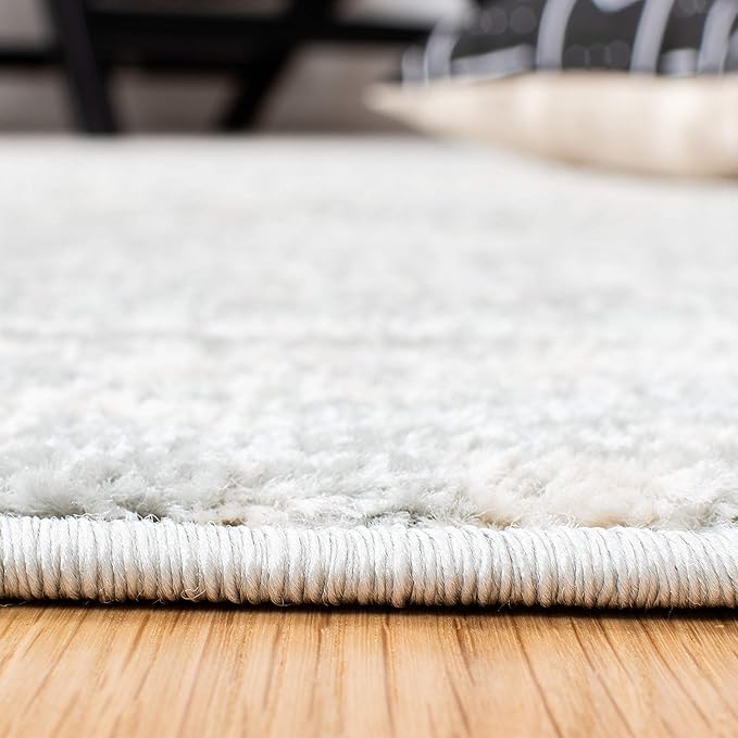 SAFAVIEH Tulum Collection Area Rug - 5' Square, Light Grey & Ivory, Moroccan Boho Tribal Design, Non-Shedding & Easy to Clean, Ideal for Living Room, Bedroom, Dining Space (TUL272F)