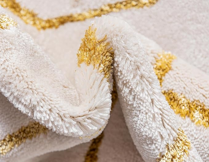 Unique Loom Marilyn Monroe Glam Collection Area Rug - Trellis (6' 1' x 9' Rectangle, White Gold/ Gold)