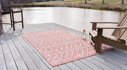 Unique Loom Outdoor Trellis Collection Area Rug - Tribal Trellis (6' 1" x 9' Rectangle, Rust Red/ Ivory)