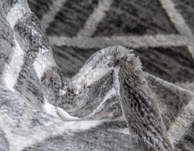 Rugs.com Lattice Trellis Collection Rug – 8 Ft Round Gray Low-Pile Rug Perfect for Kitchens, Dining Rooms