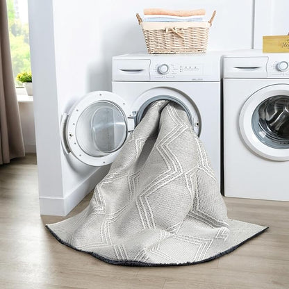 LUXE WEAVERS Modern Farmhouse White 5x7 Washable Area Rug, Anti-Slip Diamond Pattern Carpet