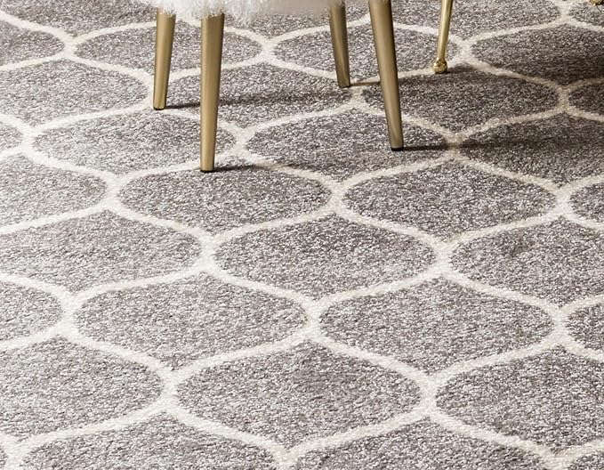 Rugs.com Lattice Frieze Collection Rug – 4' Round Light Gray Medium Rug Perfect for Kitchens, Dining Rooms