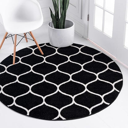 Rugs.com Lattice Frieze Collection Rug – 5' Round Black Medium Rug Perfect for Kitchens, Dining Rooms