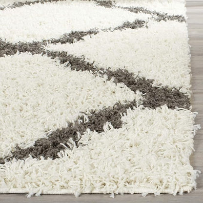 SAFAVIEH Dallas Shag Collection Area Rug - 6' Square, Ivory & Red, Trellis Design, Non-Shedding & Easy Care, 1.5-inch Thick Ideal for High Traffic Areas in Living Room, Bedroom (SGD257R)