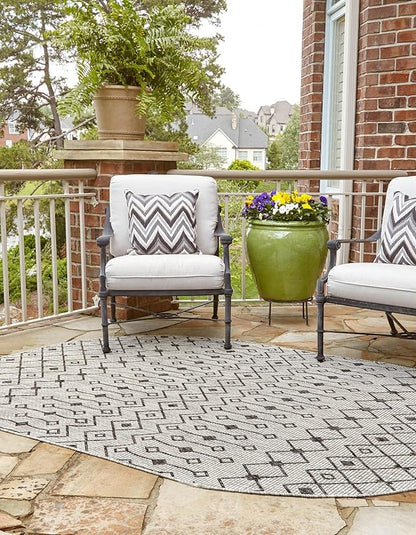 Unique Loom Outdoor Trellis Collection Area Rug - Tribal Trellis (7' 10" x 10' Oval, Gray/ Black)