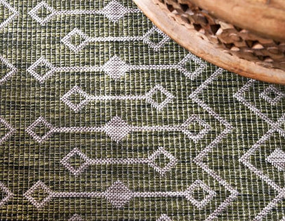 Unique Loom Outdoor Trellis Collection Area Rug - Tribal Trellis (6' 1" x 9' Rectangle, Green/ Natural)