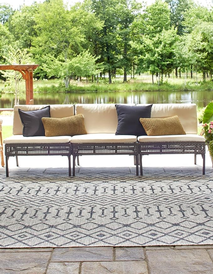 Unique Loom Outdoor Trellis Collection Area Rug - Tribal Trellis (5' 3" Square, Gray/ Black)