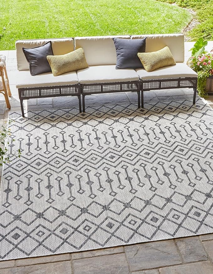 Unique Loom Outdoor Trellis Collection Area Rug - Tribal Trellis (7' 10" Square, Gray/ Black)