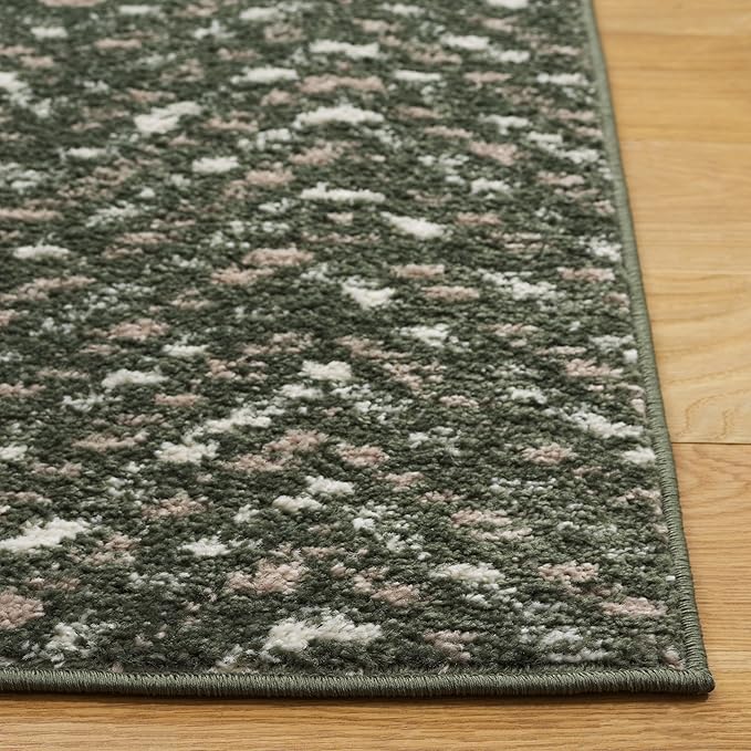 SAFAVIEH Adirondack Collection Runner Rug - 2'6" x 8', Green & Ivory, Geometric Design, Ideal for High Traffic Areas in Entryway, Kitchen & Bathroom (ADR104Y-28)