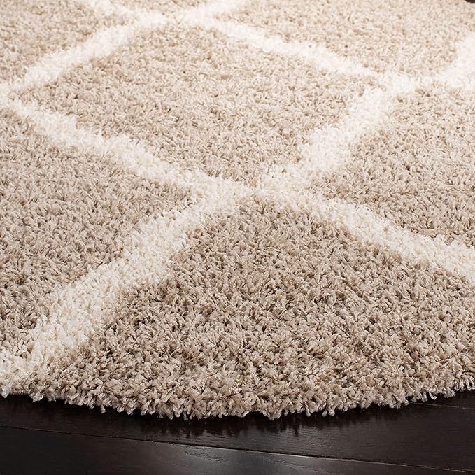 SAFAVIEH Dallas Shag Collection Area Rug - 4' Round, Beige & Ivory, Trellis Design, Non-Shedding & Easy Care, 1.5-inch Thick Ideal for High Traffic Areas in Living Room, Bedroom (SGD257D)