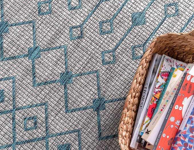 Unique Loom Outdoor Trellis Collection Area Rug - Tribal Trellis (6' 1" x 9' Rectangle, Light Blue/ Ivory)